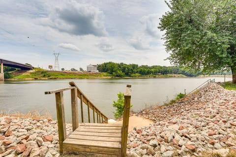 Tennessee River Retreat: Multi-Level Deck & Views House in Tennessee