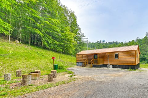 Covered Deck & Hot Tub: Cozy Retreat in Campton! House in Kentucky