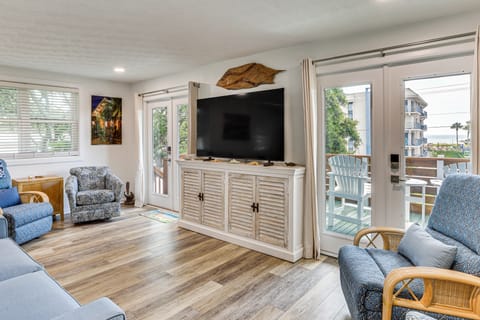 Walk to Ocean: Unit w/ Deck in Fernandina Beach! Apartment in Fernandina Beach