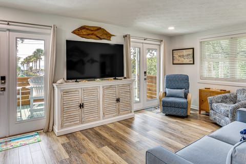 Walk to Ocean: Unit w/ Deck in Fernandina Beach! Apartment in Fernandina Beach