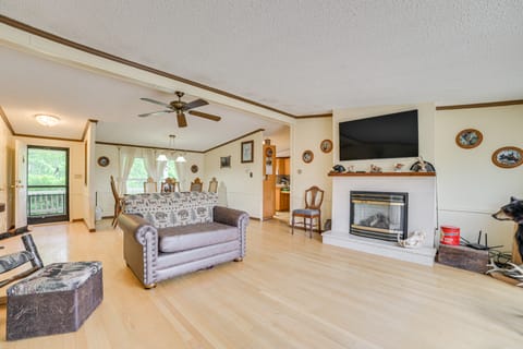 Hike, Fish, Golf & More: Family Getaway in Atlanta House in Michigan