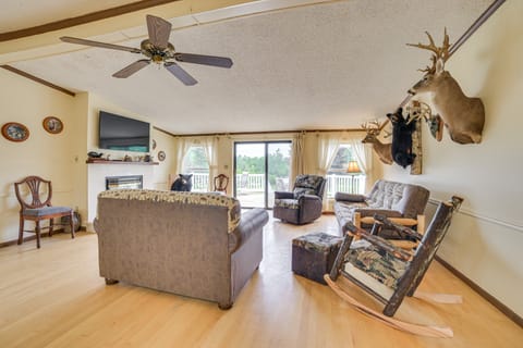 Hike, Fish, Golf & More: Family Getaway in Atlanta House in Michigan