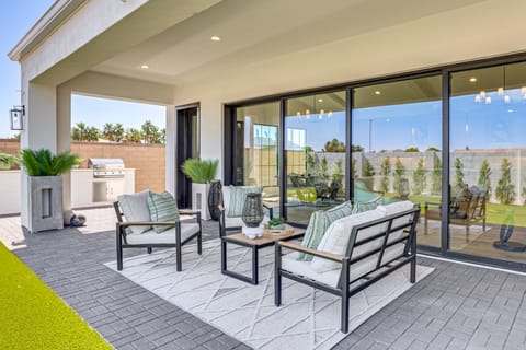 Near Golf - Gem w/ Funished Patio in Chandler! House in Gilbert