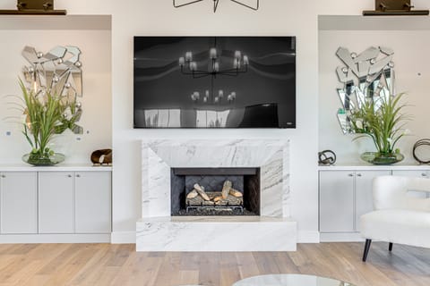 Near Golf - Gem w/ Funished Patio in Chandler! House in Gilbert