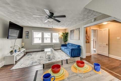 Walk to River & Downtown: Portsmouth Apartment! House in Portsmouth