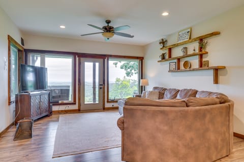 Ski, Ice Fish & Snowshoe: Mindoro Getaway! House in Wisconsin