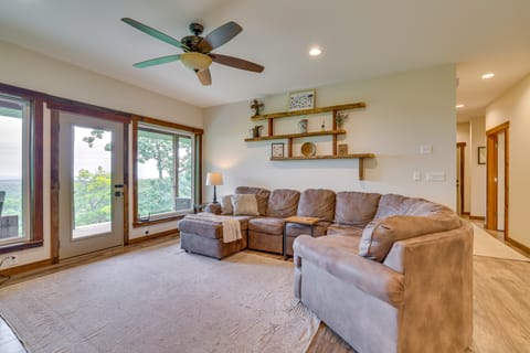 Ski, Ice Fish & Snowshoe: Mindoro Getaway! House in Wisconsin