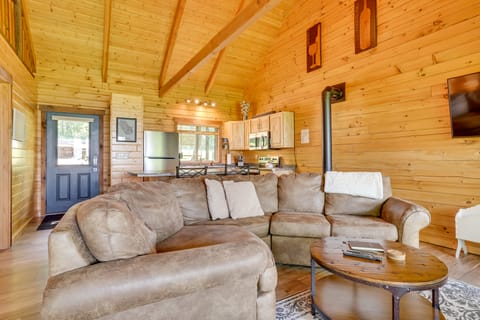 'Pine Knob' Cabin w/ Snowy Bluff Views in Mindoro! House in Wisconsin