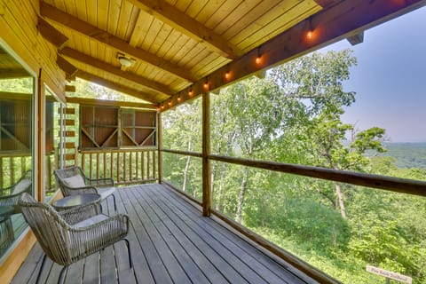 'Pine Knob' Cabin w/ Snowy Bluff Views in Mindoro! House in Wisconsin