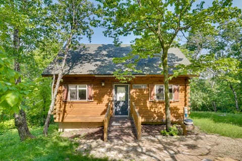 Near Snowmobile Trails! 'Bunker Hill' Mindoro Gem House in Wisconsin