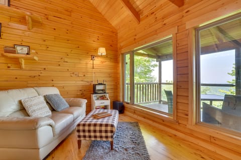 Near Snowmobile Trails! 'Bunker Hill' Mindoro Gem House in Wisconsin