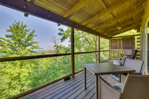 Near Snowmobile Trails! 'Bunker Hill' Mindoro Gem House in Wisconsin