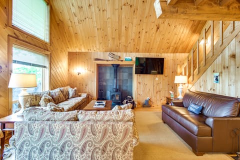 8 Mi to Okemo Mountain Resort: Mtn-View Retreat! House in Andover