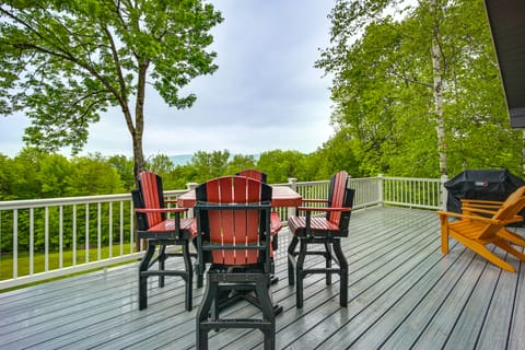 8 Mi to Okemo Mountain Resort: Mtn-View Retreat! House in Andover
