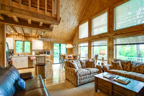 8 Mi to Okemo Mountain Resort: Mtn-View Retreat! House in Andover