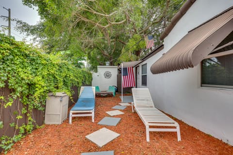 3 Mi to Beach: Hollywood Studio w/ Yard! Apartment in Hollywood