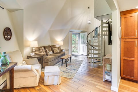 Ski, Snowshoe & Fish: Dome Escape in Nature! House in Warren