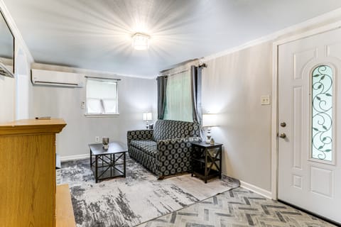 14 Mi to Downtown Baton Rouge: Plaquemine Retreat House in Mississippi