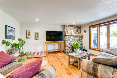 Oregon Farmhouse Hideaway on 53 Acres House in McKenzie River