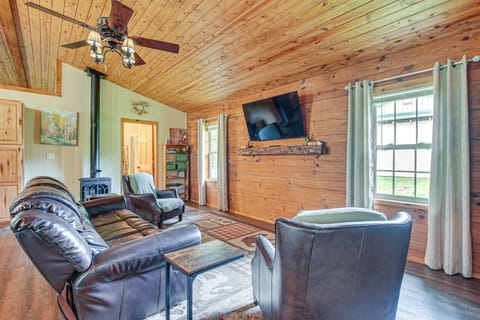 Pond & Fire Pit: Charming Log Cabin near Blue Rock House in Ohio