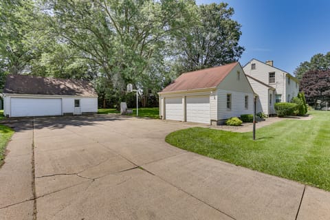 1 Mi to Dtwn Salem: Apt w/ Garage Access! Apartment in Ohio