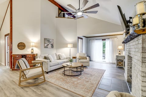 Near Bella Vista Trails & Elk River: Family Home! House in Ozark Mountains