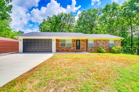 6 Mi to Dtwn: Hot Springs Abode w/ Yard! House in Hot Springs