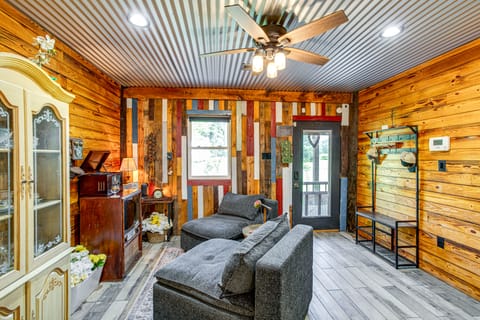 Private Pond & Large Yard: Unique Cabin in Norway! House in South Carolina