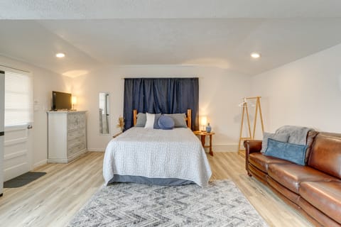 Walk to Norfork Lake: Guest House in Henderson Apartment in Norfork Lake