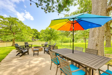 Fire Pit + Ping-Pong: Home on Guadalupe River! House in McQueeney