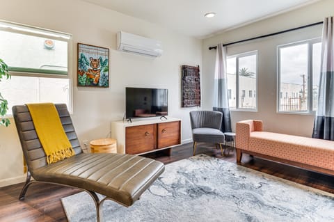 1 Mi to Dtwn LA: Artist's Retreat w/ Zen Garden Apartment in Echo Park