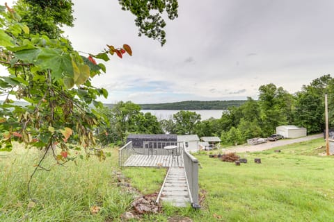 Norfork Lake Views: Home w/ Deck in Henderson House in Norfork Lake