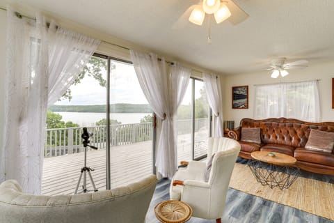 Norfork Lake Views: Home w/ Deck in Henderson House in Norfork Lake