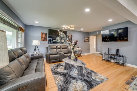 Patio & Yard: Quiet Home in Chicago Area House in Indiana