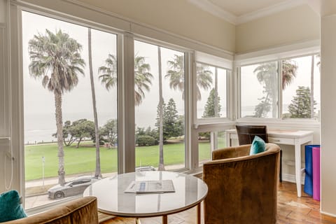 Walk to La Jolla Cove: Cozy Condo w/ Water Views Apartment in La Jolla