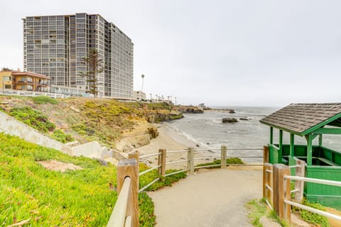 Walk to La Jolla Cove: Cozy Condo w/ Water Views Apartment in La Jolla