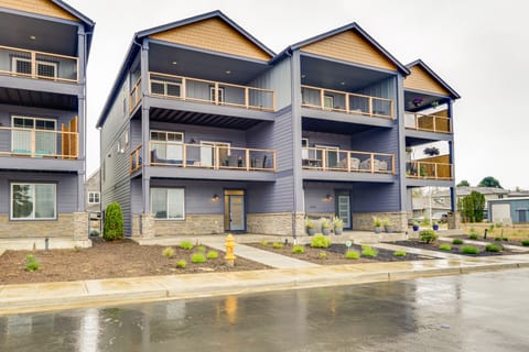 Columbia River Views: Spacious Hammond Getaway! Apartment in Hammond