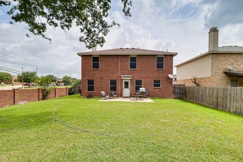 Near AT&T Stadium & Six Flags: Texas Family Home! House in Arlington