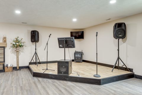 6 Mi to Main Street: Dog-Friendly Home in Dover! House in Ohio