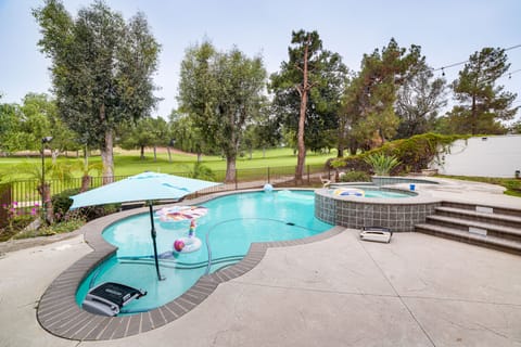 Golf, Swim, Relax: Family Retreat in Corona! House in Corona