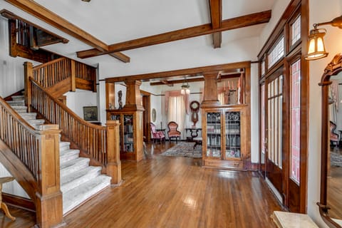 Walk to Lawrenceburg Square: Home for Large Groups House in Tennessee