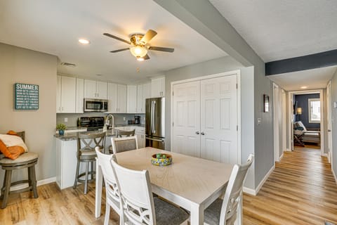 Pool Access & Lake Views: Osage Beach Family Gem Apartment in Osage Beach