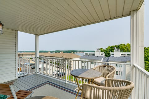 Pool Access & Lake Views: Osage Beach Family Gem Apartment in Osage Beach