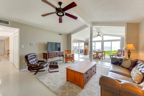 Family Home w/ Stunning Water Views in Tavares! House in Tavares