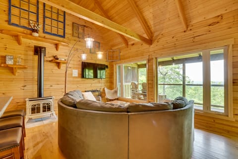 Snowmobile & Hike! Mindoro 'Pettinger' Getaway House in Wisconsin