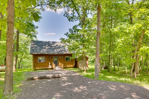 Snowmobile & Hike! Mindoro 'Pettinger' Getaway House in Wisconsin