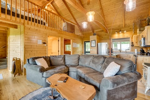 Snowmobile & Hike! Mindoro 'Pettinger' Getaway House in Wisconsin