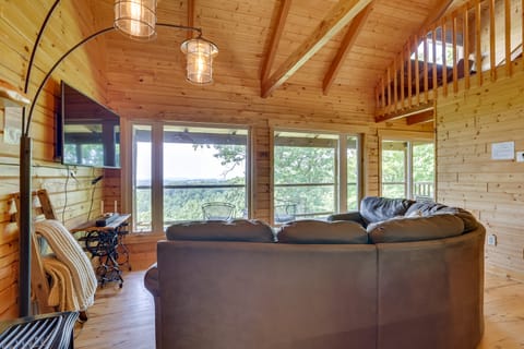 Day Trip to Mt. La Crosse! 'Krueger' Cabin House in Wisconsin