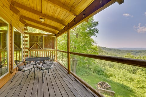 22 Mi to Whitetail Ridge Ski Area: Cozy Getaway House in Wisconsin