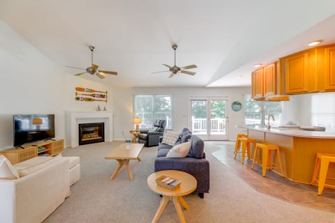 2 Mi to Bethany Beach: Home w/ Furnished Deck House in Bethany Beach